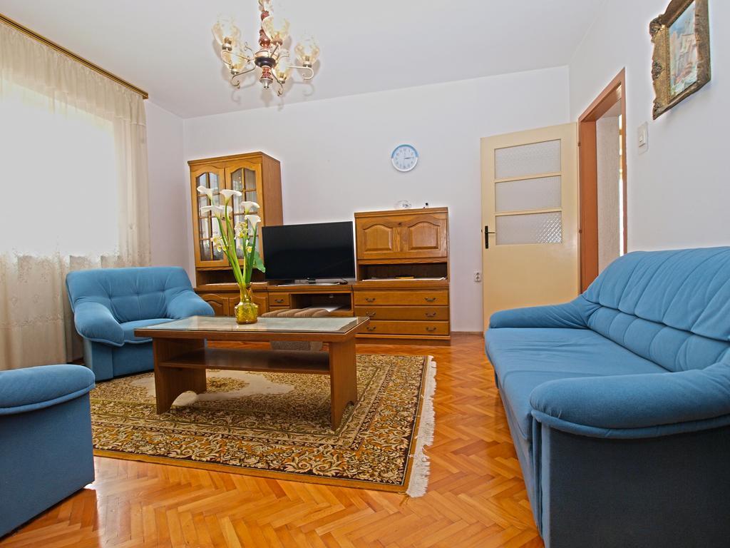 Branko 1348 Apartment